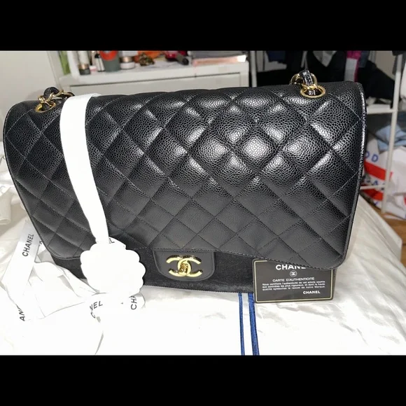 Authentic Chanel Timeless Classic Maxi DoubleFlap Caviar Leather w/Gold hardware - Picture 8 of 14
